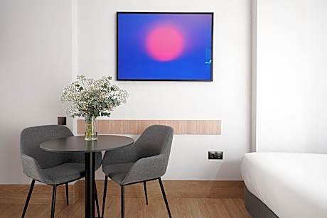 Medium Studio with Kitchenette - Accessible