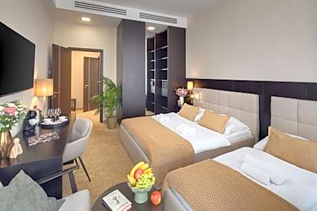 Comfort Triple Room