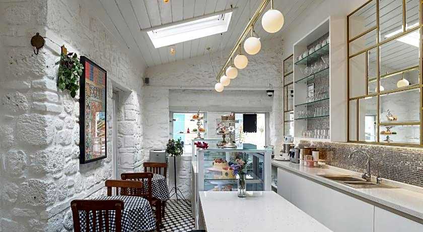 DELIGHT DELUXE HOTEL & SPA