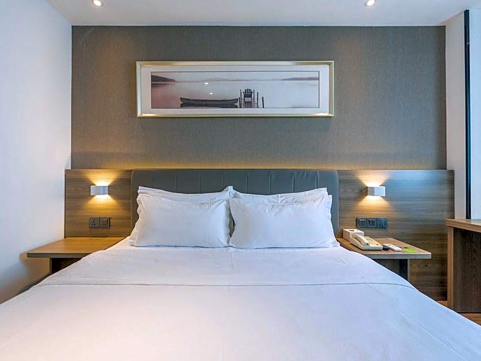 7 Days Premium Nanchang Train Station