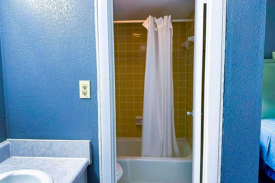 Hahira Inn By OYO near Valdosta