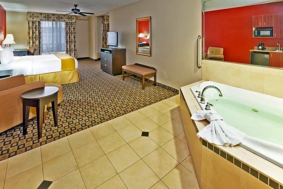 Holiday Inn Express Hotel & Suites Clinton By IHG