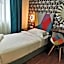 W Hotel Cemerlang