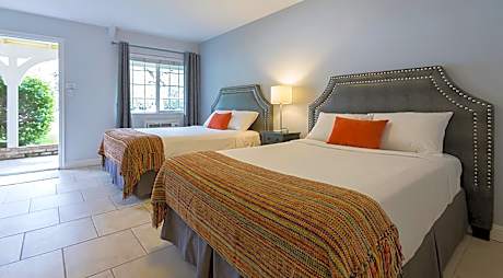 Mountain View Room with Two Double Beds