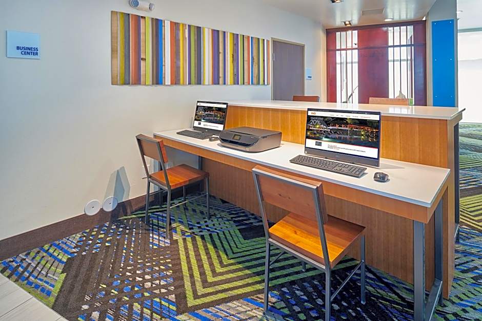 Holiday Inn Express & Suites El Paso East-Loop 375 by IHG