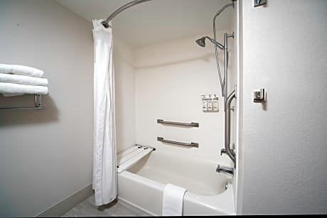 1 King Standard Communications Mobility Accessible Tub