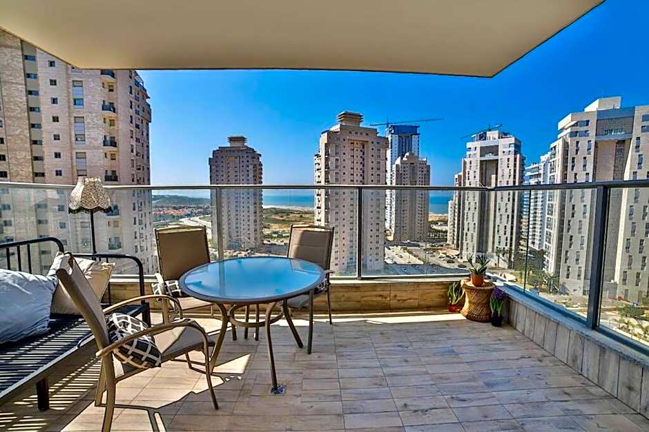 V-Home Dotan apartment