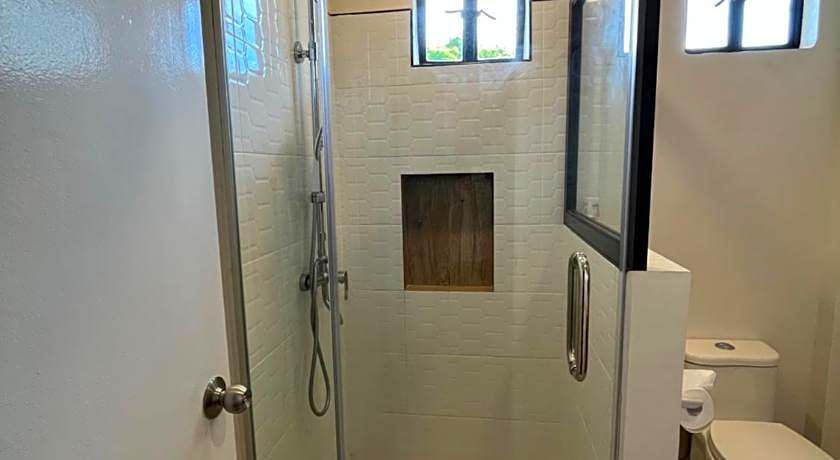 Red Knight Gardens Apartelle