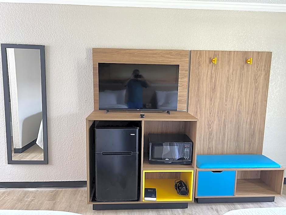 Days Inn by Wyndham Hinesville Near Fort Stewart