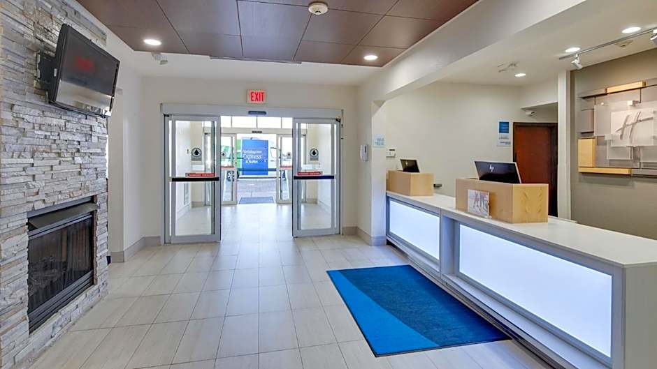 Holiday Inn Express & Suites Detroit - Farmington Hills By IHG