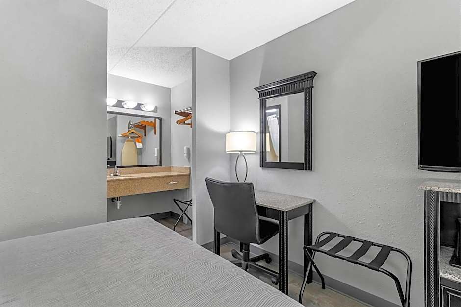 Quality Inn & Suites Gibsonia - Pittsburgh North