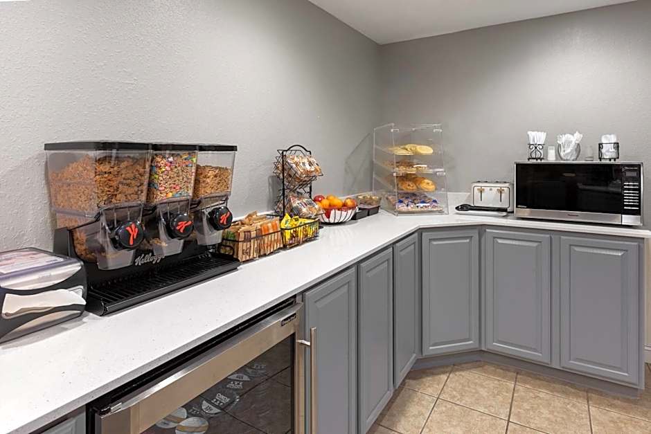 Super 8 by Wyndham Traverse City