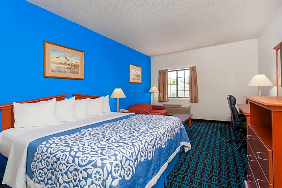 Days Inn & Suites by Wyndham Cambridge