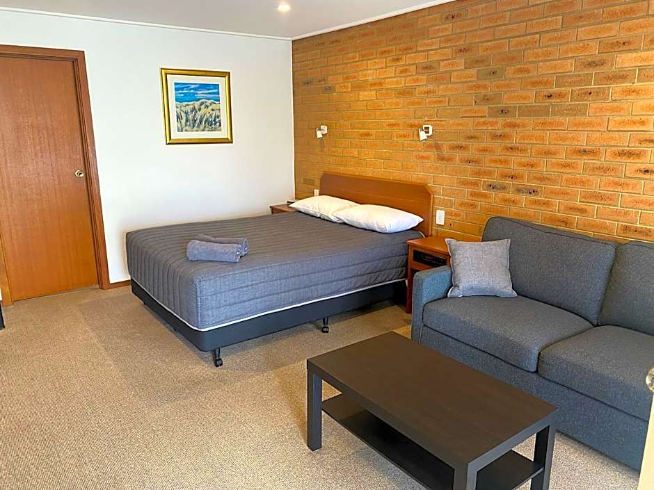 Quays Motel San Remo