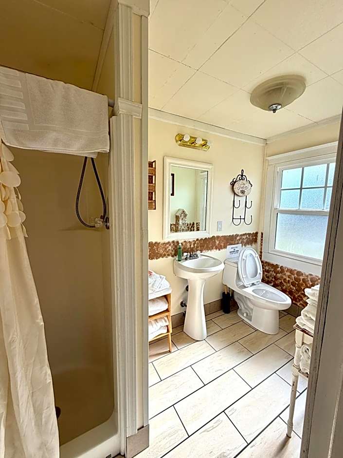 Foster Lake Inn