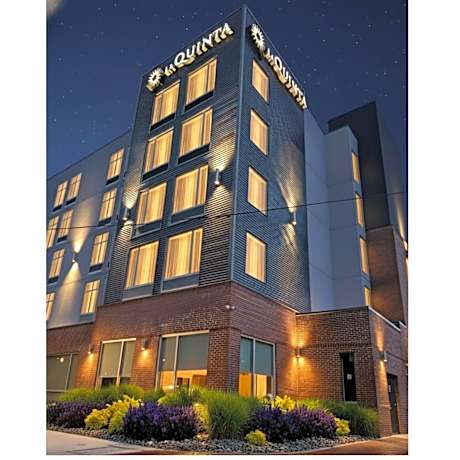 La Quinta Inn & Suites by Wyndham Chattanooga Downtown/South