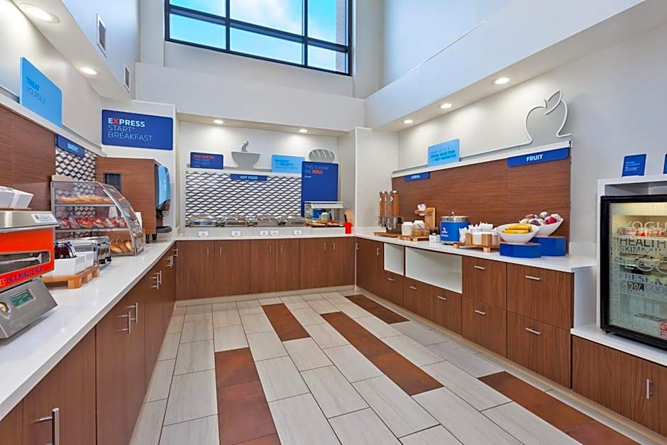 Holiday Inn Express Hotel & Suites Cleveland-Richfield By IHG