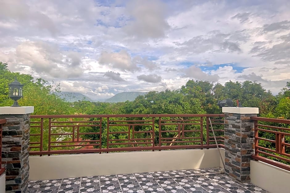 MC's L Transient House