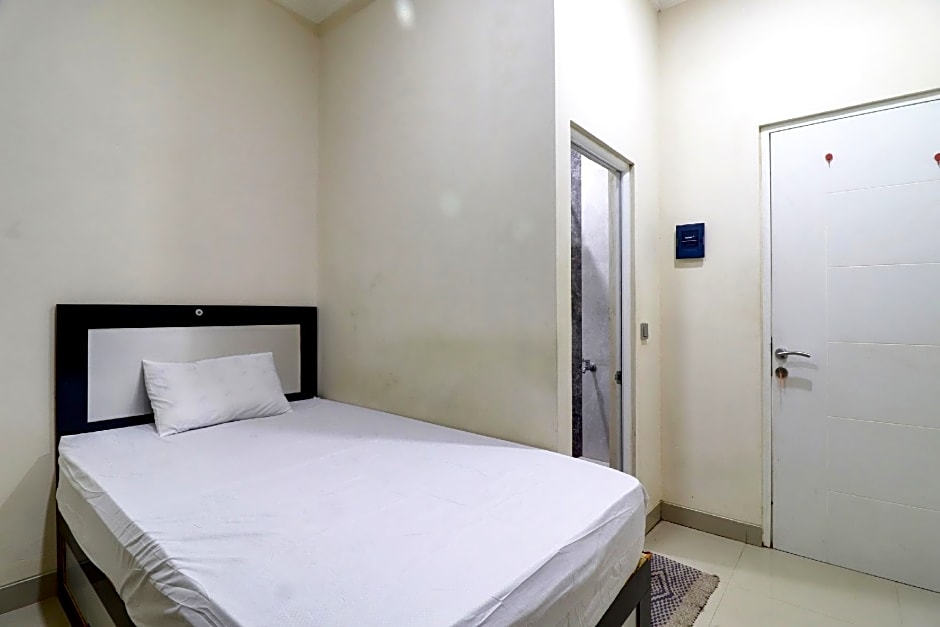 OYO Life 92707 D-akomiba Residence