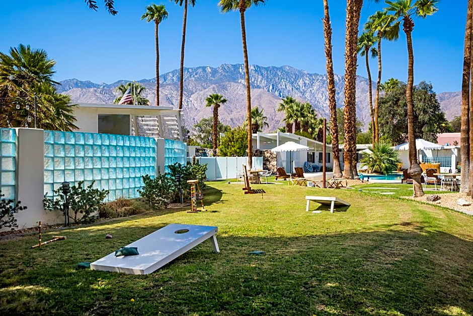 Monkey Tree Hotel by AvantStay Stylish Hotel in Palm Springs w Pool