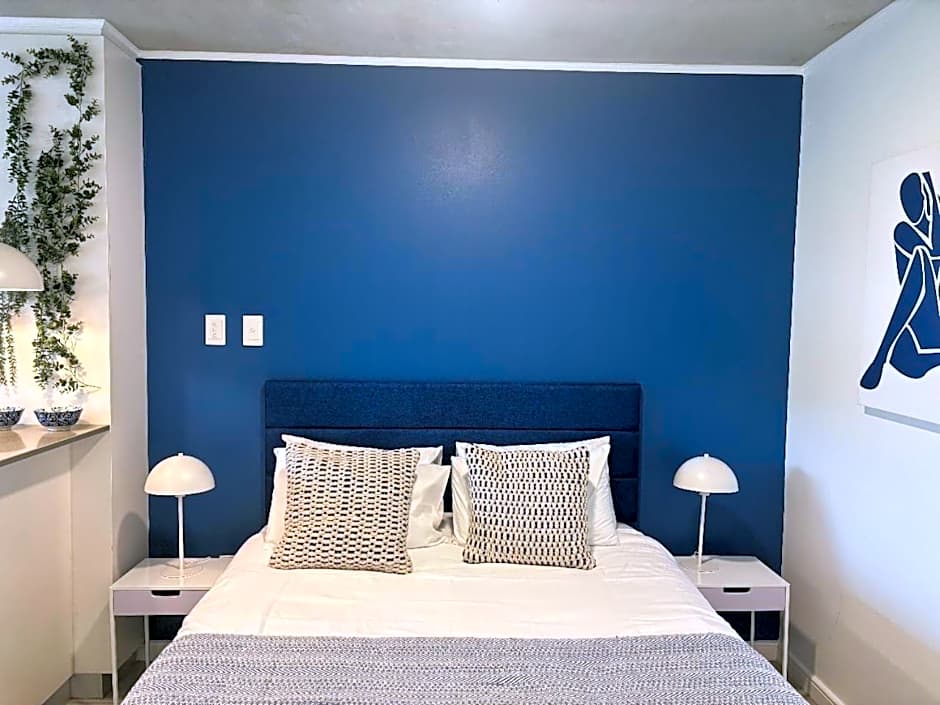 Hugos Seaside Haven E210