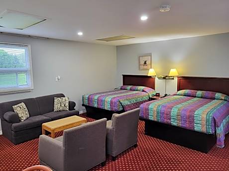 2 Queen Beds with Sofa Bed, Full Kitchen Non-Smoking