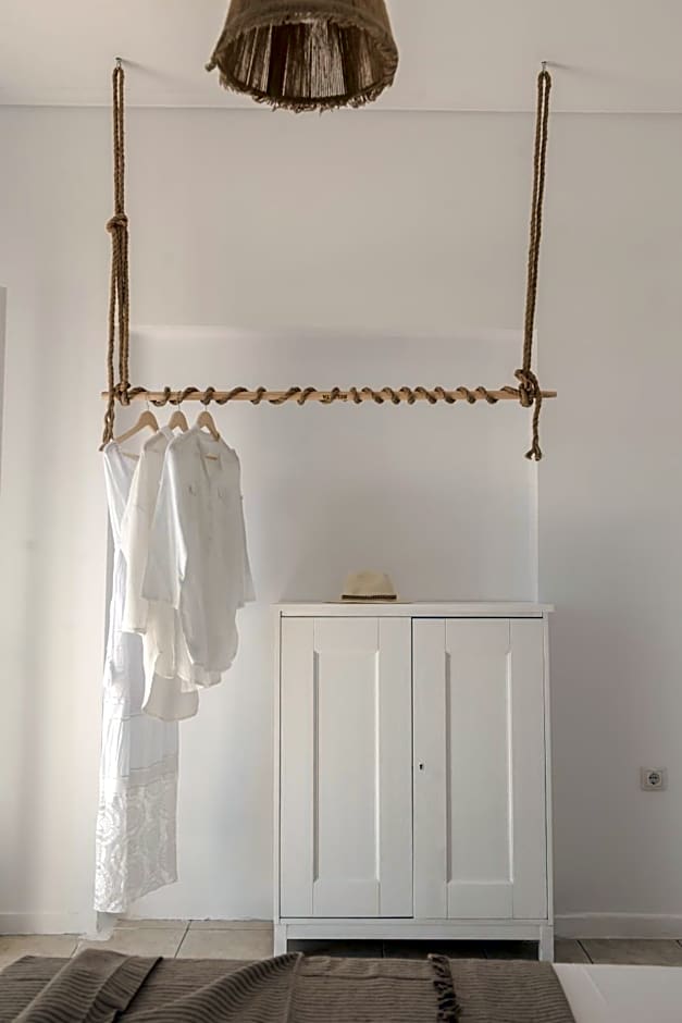 Santa Maroma Rooms & Houses