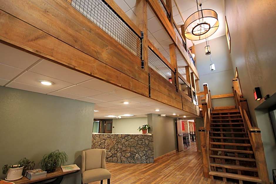 Blackstone Lodge and Suites