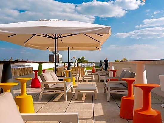 Akademia Hotel**** Balatonfured