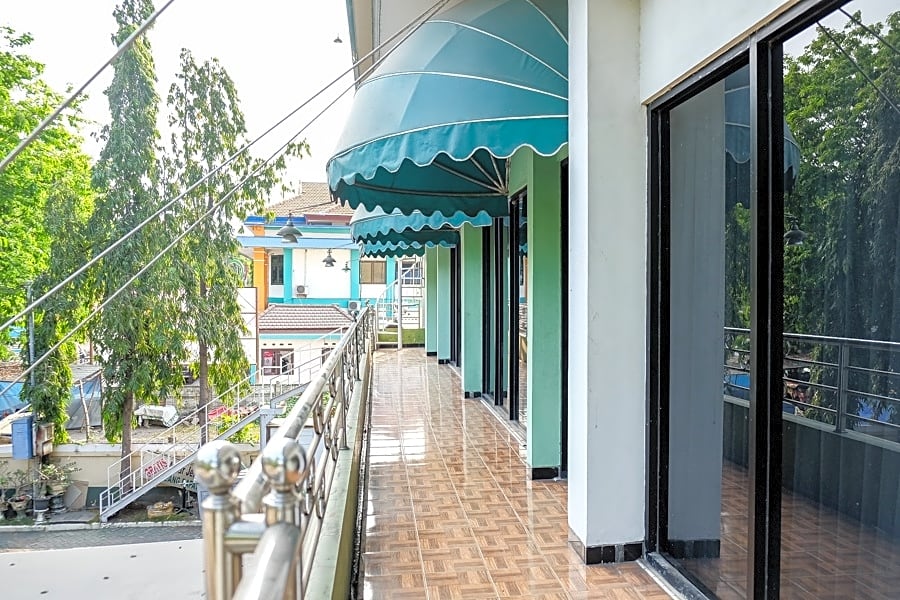 RedDoorz near Juanda International Airport