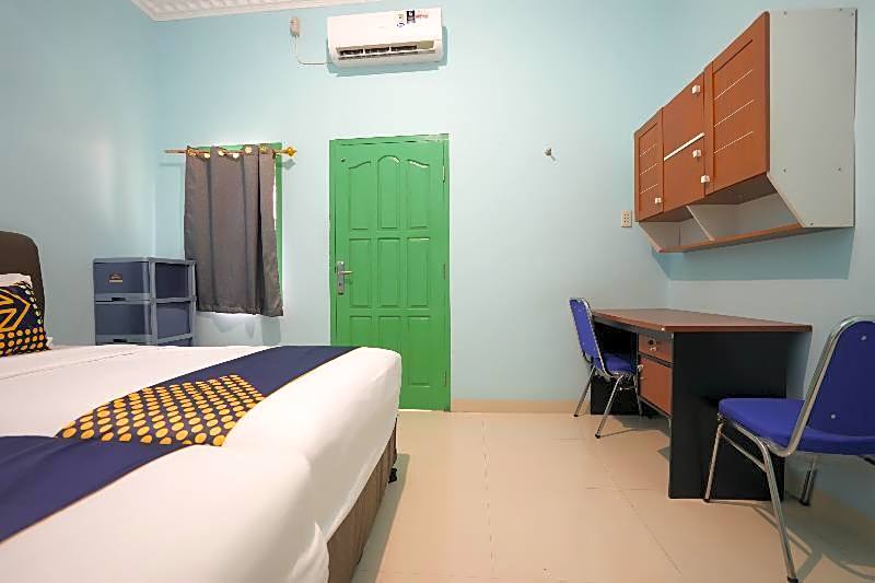 OYO 2738 818 Home Stay