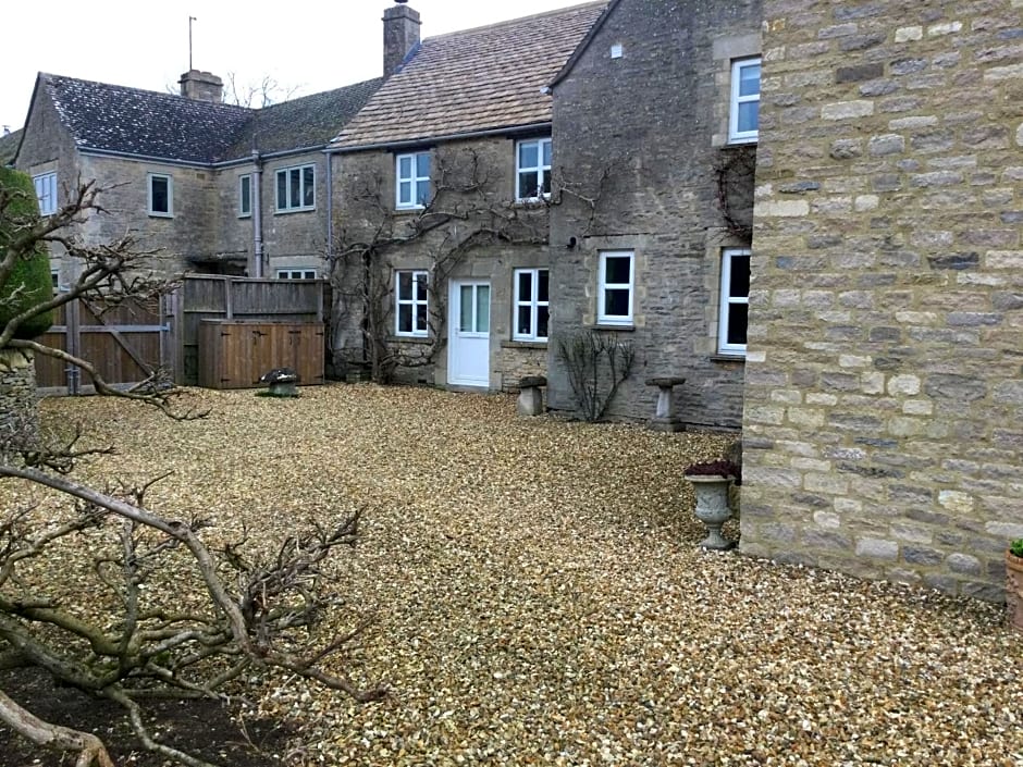 Field End House Strawberry Lane Meysey Hampton