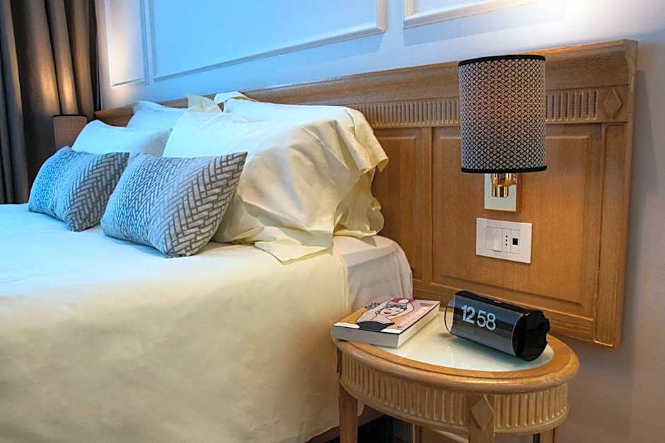 Ambassador Palace Hotel