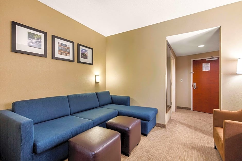 Comfort Suites Manchester near Arnold AFB