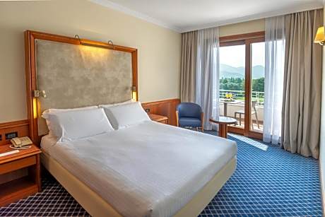 Standard Twin Room with Pool Access