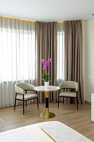 Deluxe Double Room with Extra Bed