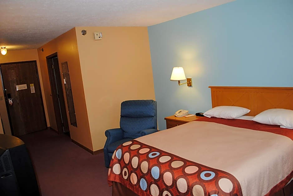Super 8 by Wyndham Shipshewana