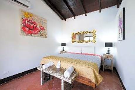 VIlla with Pool View