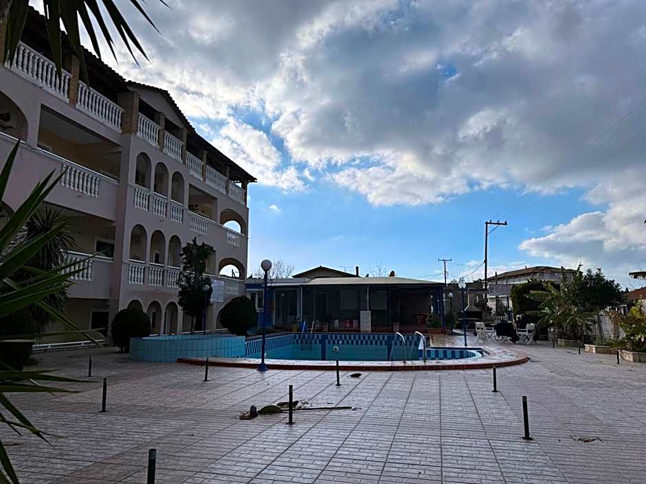 Sandy Maria studio 701