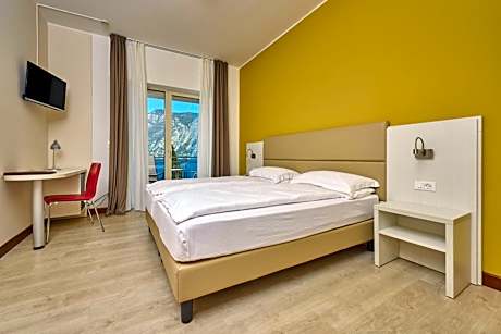 Double or Twin Room with Lake View