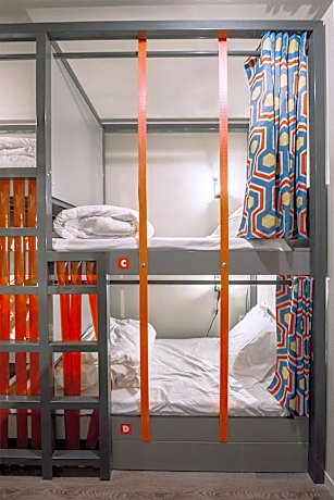 Quadruple Room with Private Bathroom