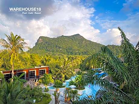 Warehouse18 Pool Cafe Resort