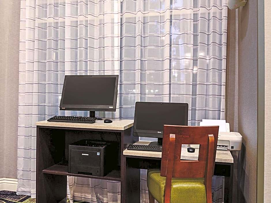 La Quinta Inn & Suites by Wyndham Denver Airport Dia