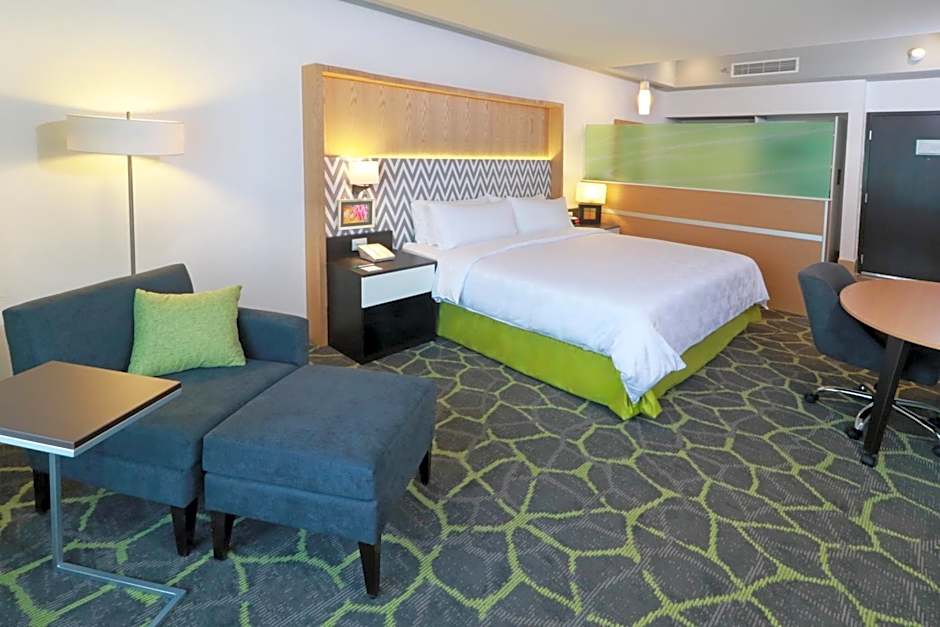 Photo 1 of 2 of Standard 1 King Bed
