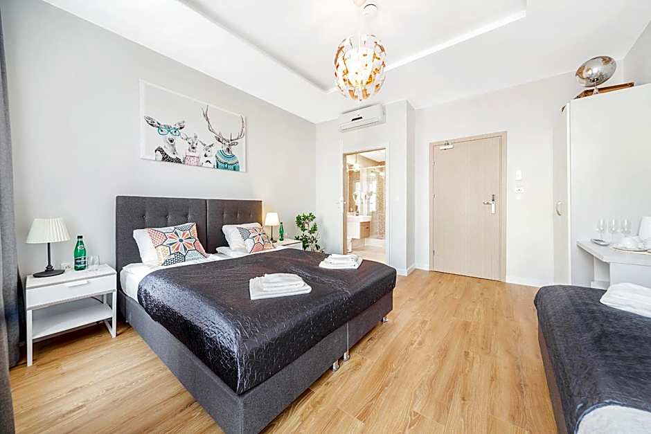 Six Suites, Old Town