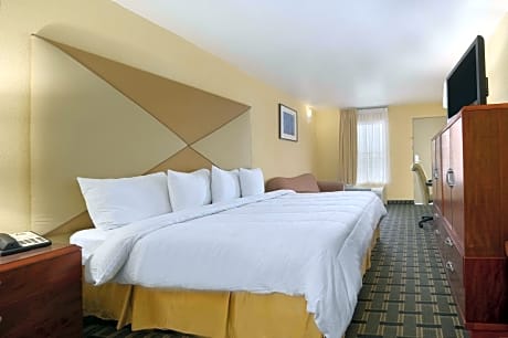 1 King Bed Executive Room Non-Smoking