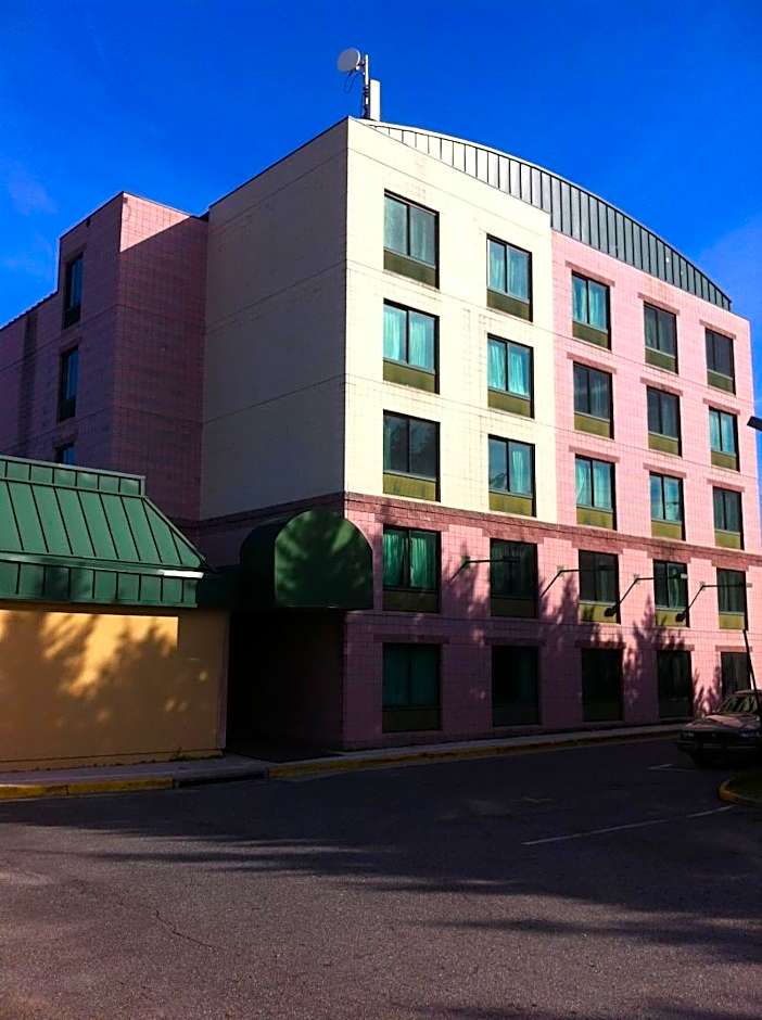 NORTHEAST GARDEN INN.