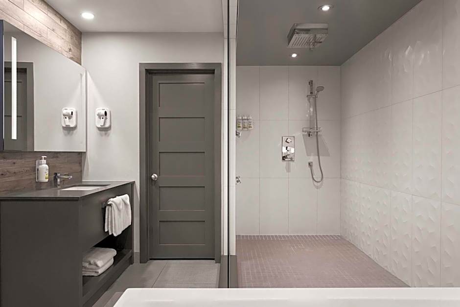 Ramada by Wyndham Laval