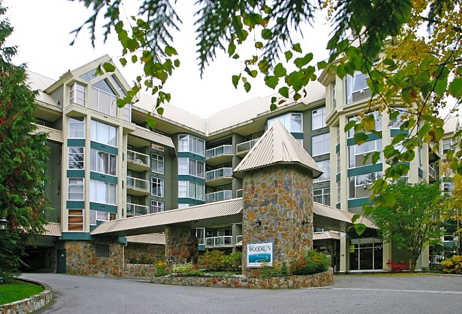 The Woodrun Lodge by Whiski Jack