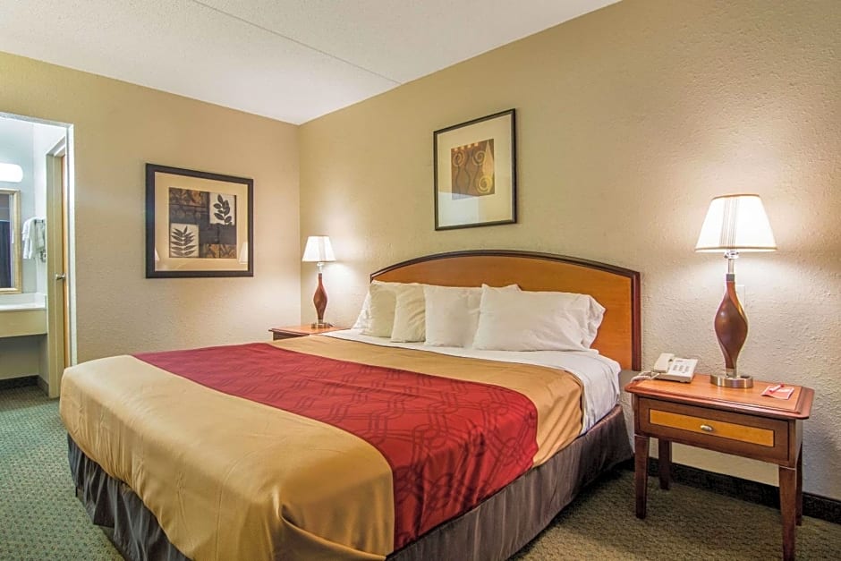 Econo Lodge Inn & Suites Conference Center Dublin